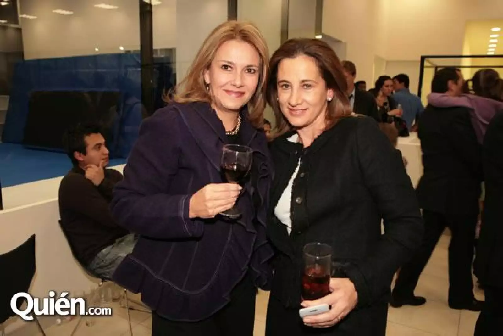 Luisa Gonzalez,Claudia Curts
