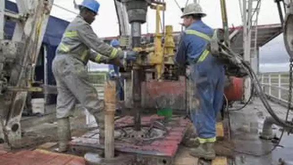 petroleo trabajadores plataforma