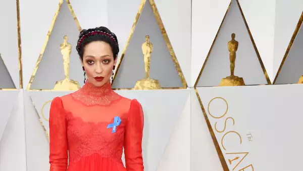 Ruth Negga con el blue ribbon