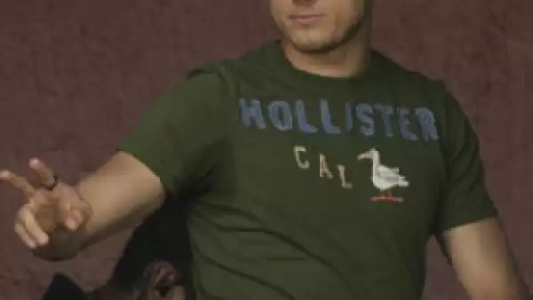 El futbolista deja familiares, amigos y novia para emprender una nueva aventura en su carrera al lado de su nuevo equipo: el Manchester United de la Liga Premier de Inglaterra.