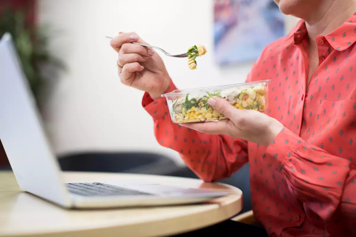 Esta es la multa por no respetar la hora de comida en el trabajo, según la LFT