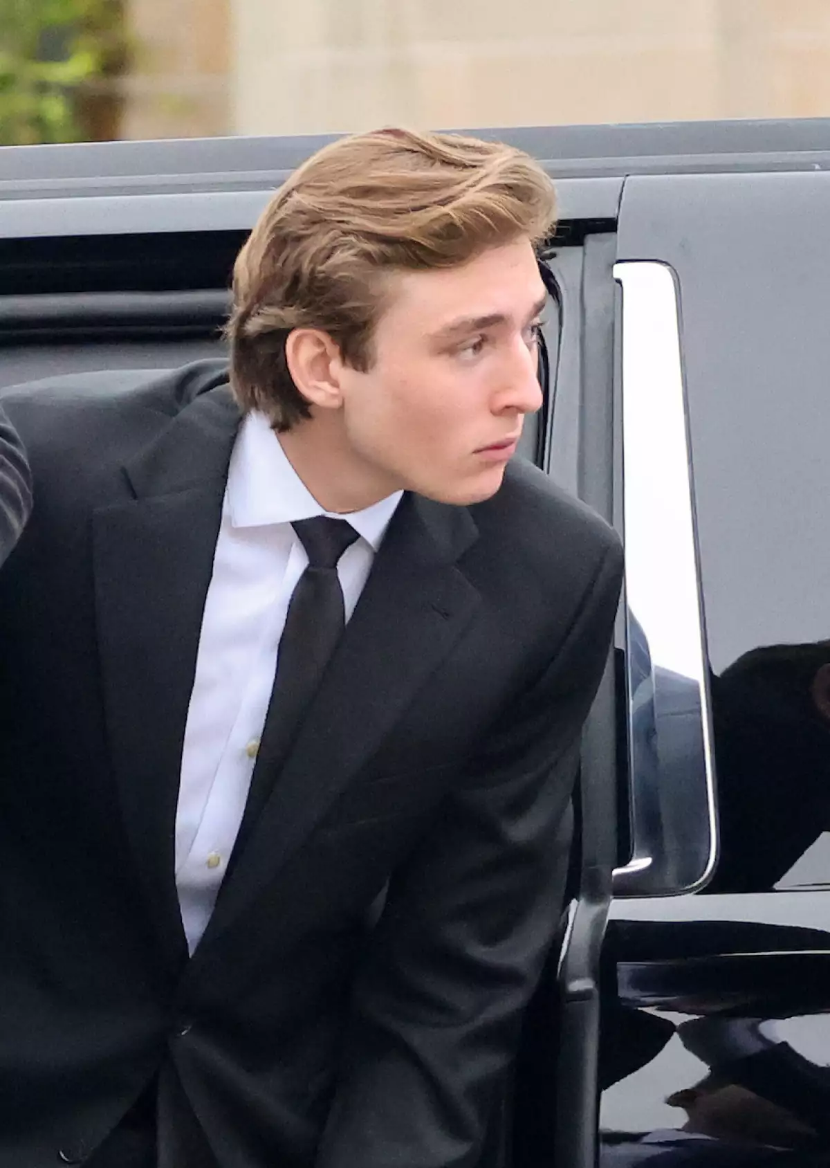 Barron Trump reaparece junto a su familia está irreconocible y altísimo Barron Trump reaparece junto a su familia está irreconocible y altísimo