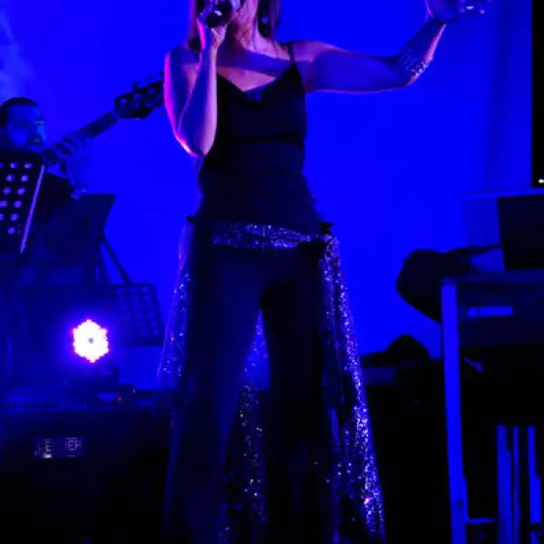 Alejandra Garza en concierto