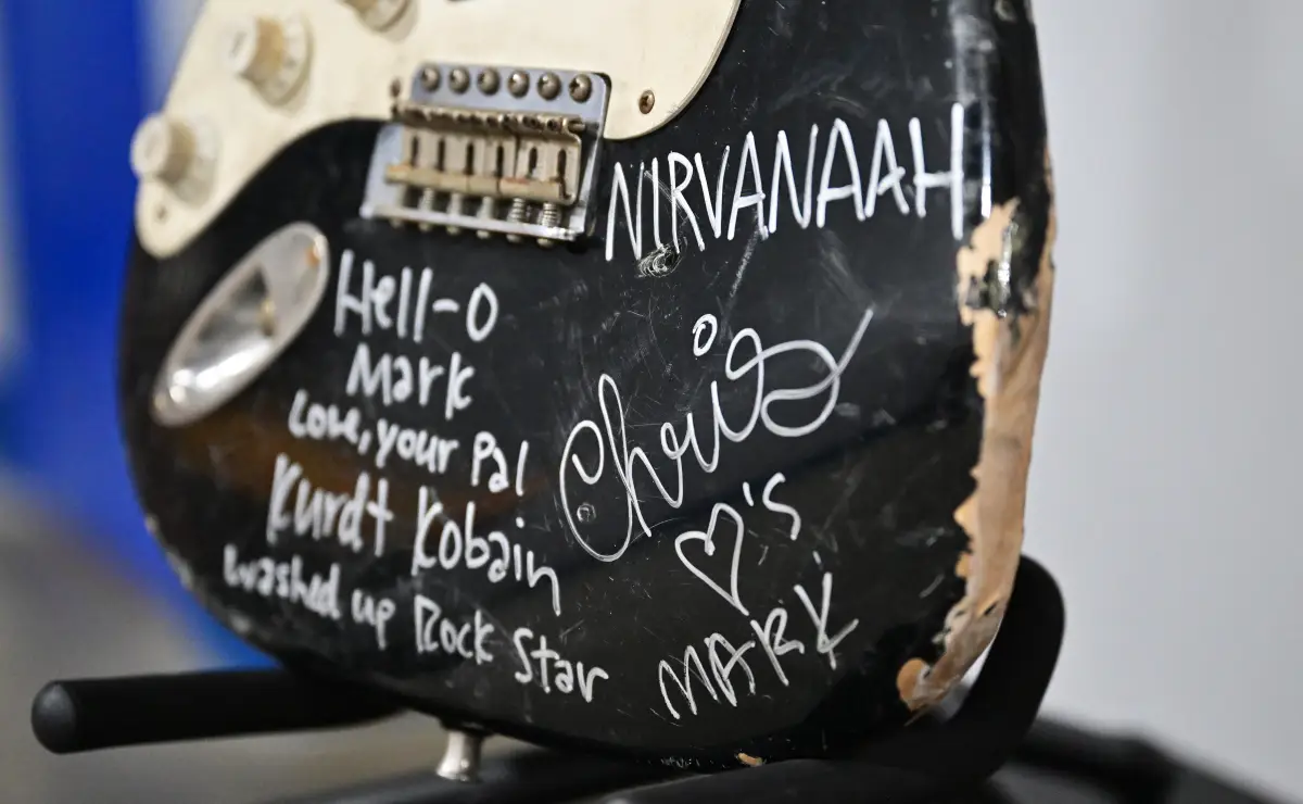 guitarra´destrozada-kurt-cobain