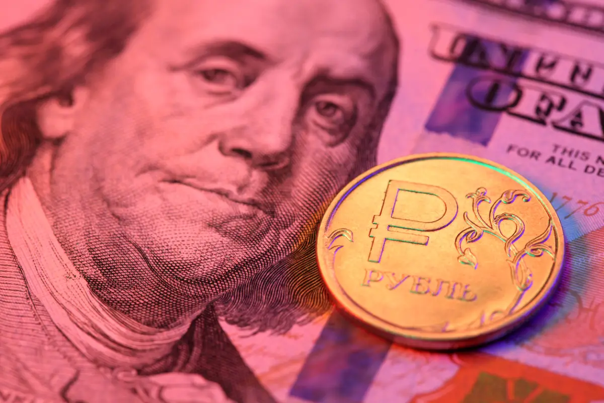 S&P rebaja la calificación de Rusia