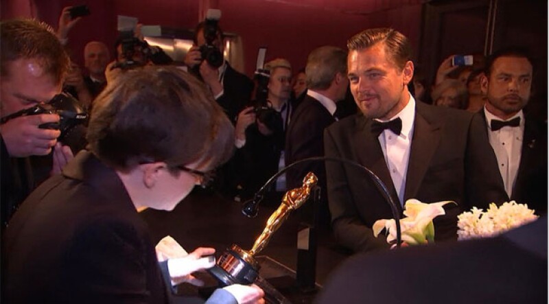 El actor esperó con felicidad mientras grababan su nombre en su primer Oscar.