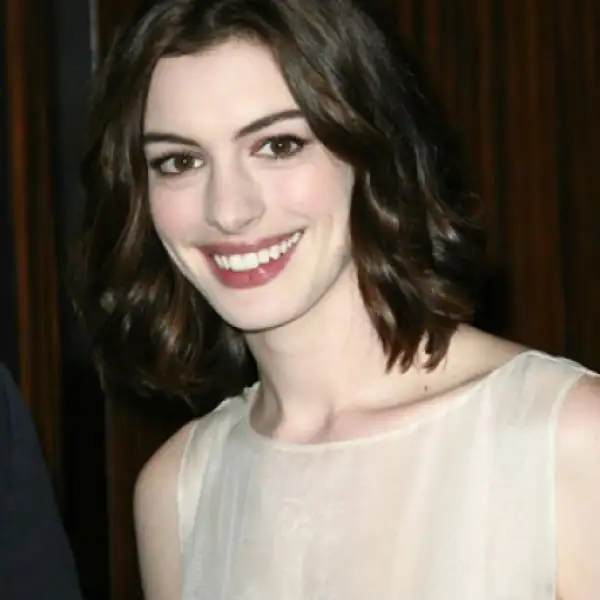Anne Hathaway dijo que asistir por primera vez como nominada al Oscar ha sido algo muy especial en su vida,  por lo que ese día llevará a sus padres y conseguirá pases para toda su familia.