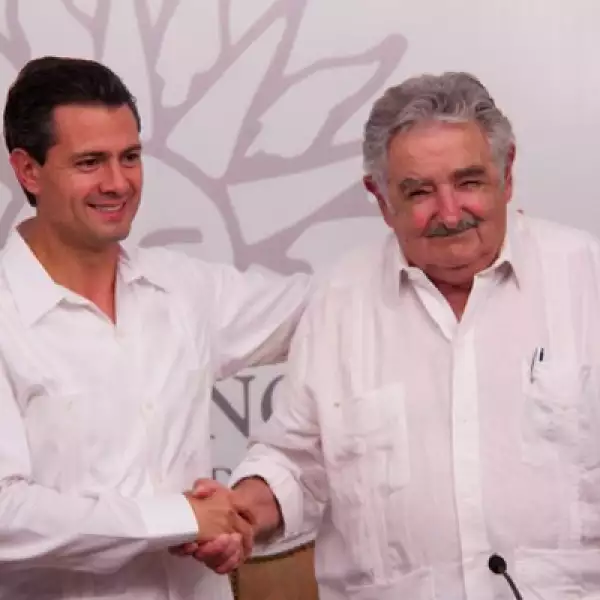 El 28 de enero, el mandatario acudió a Montevideo para visitar al presidente José Mujica, con quien acordó fortalecer el acuerdo de libre de comercio entre ambas naciones.