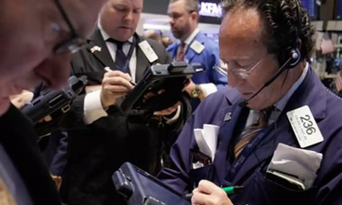 Los sectores bancario y tecnológico registraron pérdidas en la jornada. (Foto: AP)