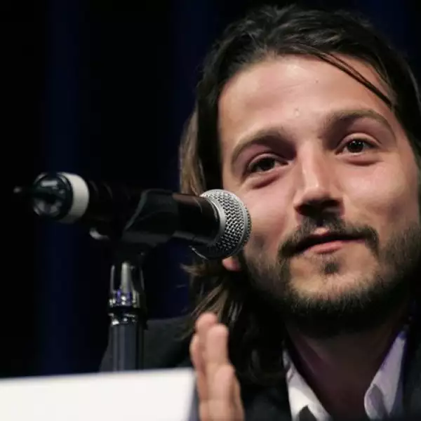 La obra de teatro "El buen canario", estelarizada por actores como Diego Luna y Martín Altomaro, cerrará en breve con gran éxito su temporada en el Teatro de los Insurgentes, para luego emprender una gira por la República Mexicana, se informó el fin de se