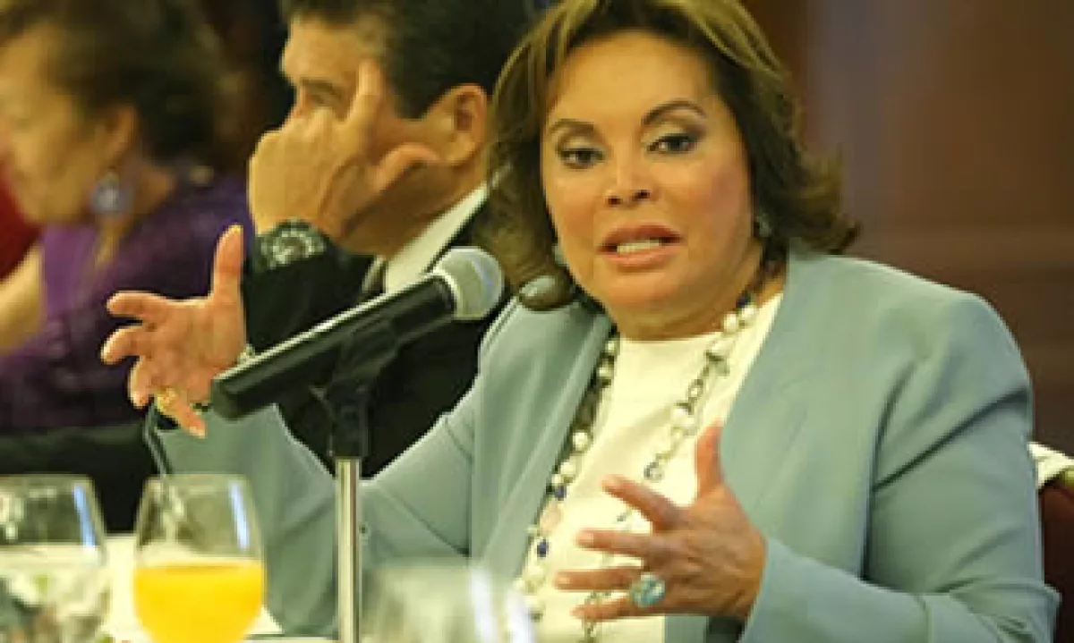 La líder del sindicato de maestros, Elba Esther Gordillo, fue detenida este martes en el Aeropuerto de Toluca. (Foto: Notimex)
