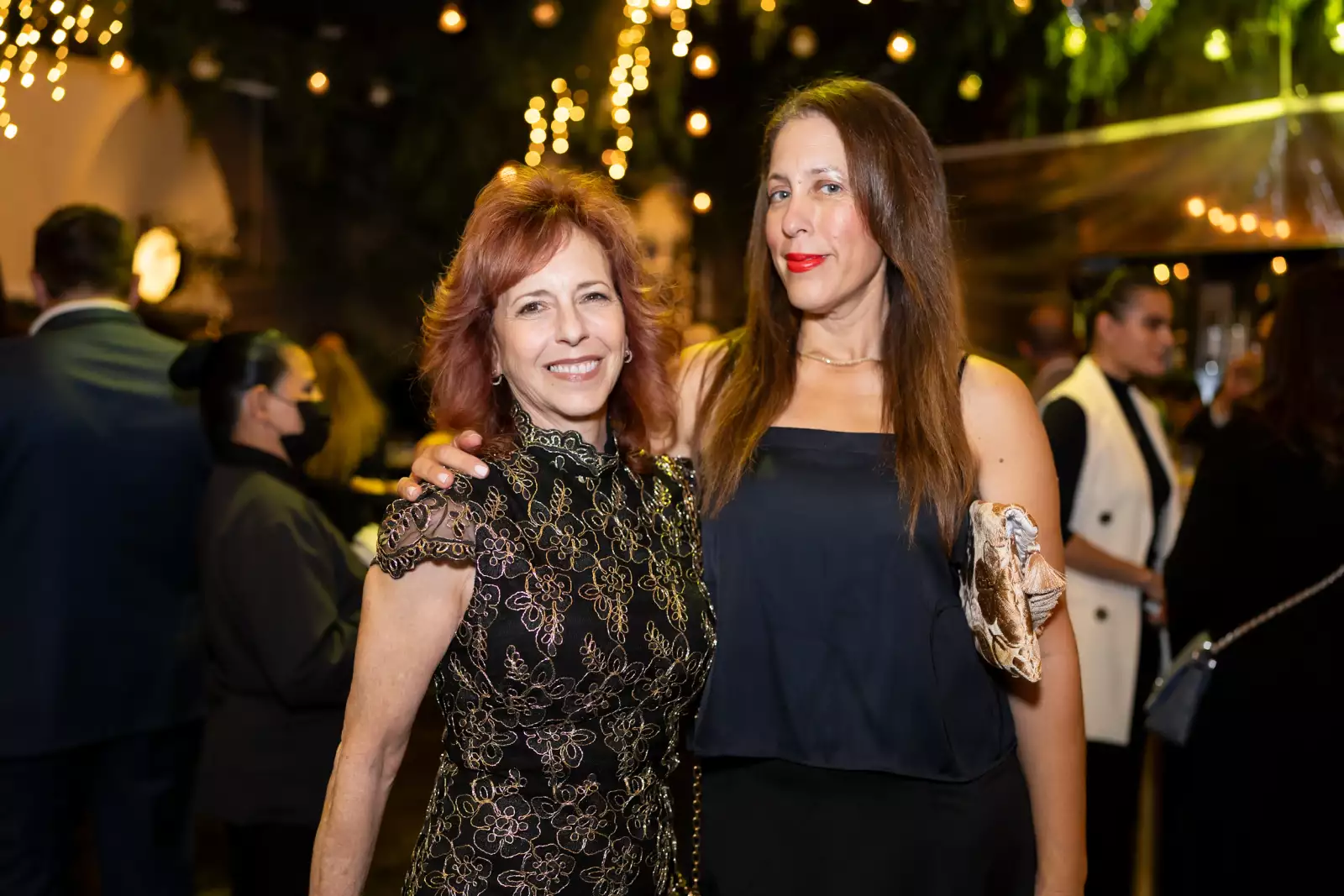 Julie Wagner y Wanda Ahmadi.jpg