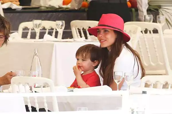 Carlota ha sido una mamá presente, siempre la vemos acompañada por el pequeño Raphael.