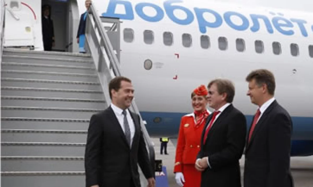 El primer ministro ruso, Dmitry Medvedev, estuvo en el lanzamiento de los vuelos entre Moscú y Crimea. (Foto: Cortesía CNNMoney)