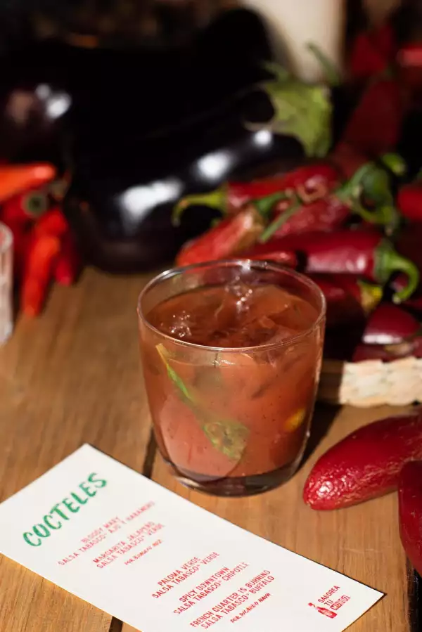 Bolldy Mary con salsa Tabasco ajo y habanero