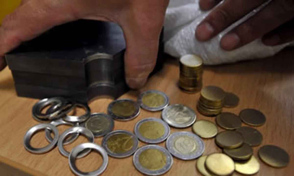 Además de las monedas, unos 531,000 billetes se retiraron de circulación el año pasado. (Foto: AP)