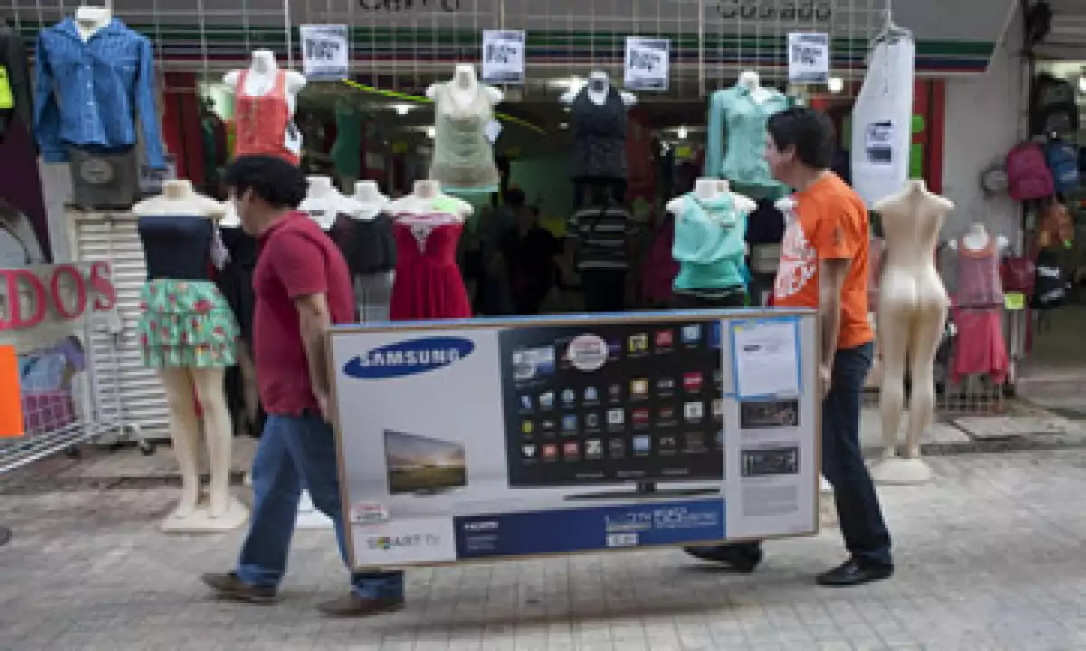 Además de los productos electrónicos, la ropa causal también reportó un aumento en sus ventas durante El Buen Fin. (Foto: Cuartoscuro )