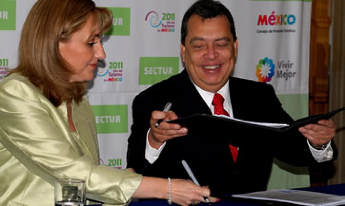 Gloria Guevara y Ángel Aguirre negaron que los 240 mdp fueran un premio tras retirar el Tianguis Turístico. (Foto: Notimex)