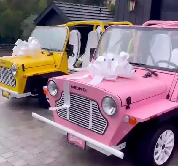Instagram-Kim-Kardashian,-autos-Moke.jpg