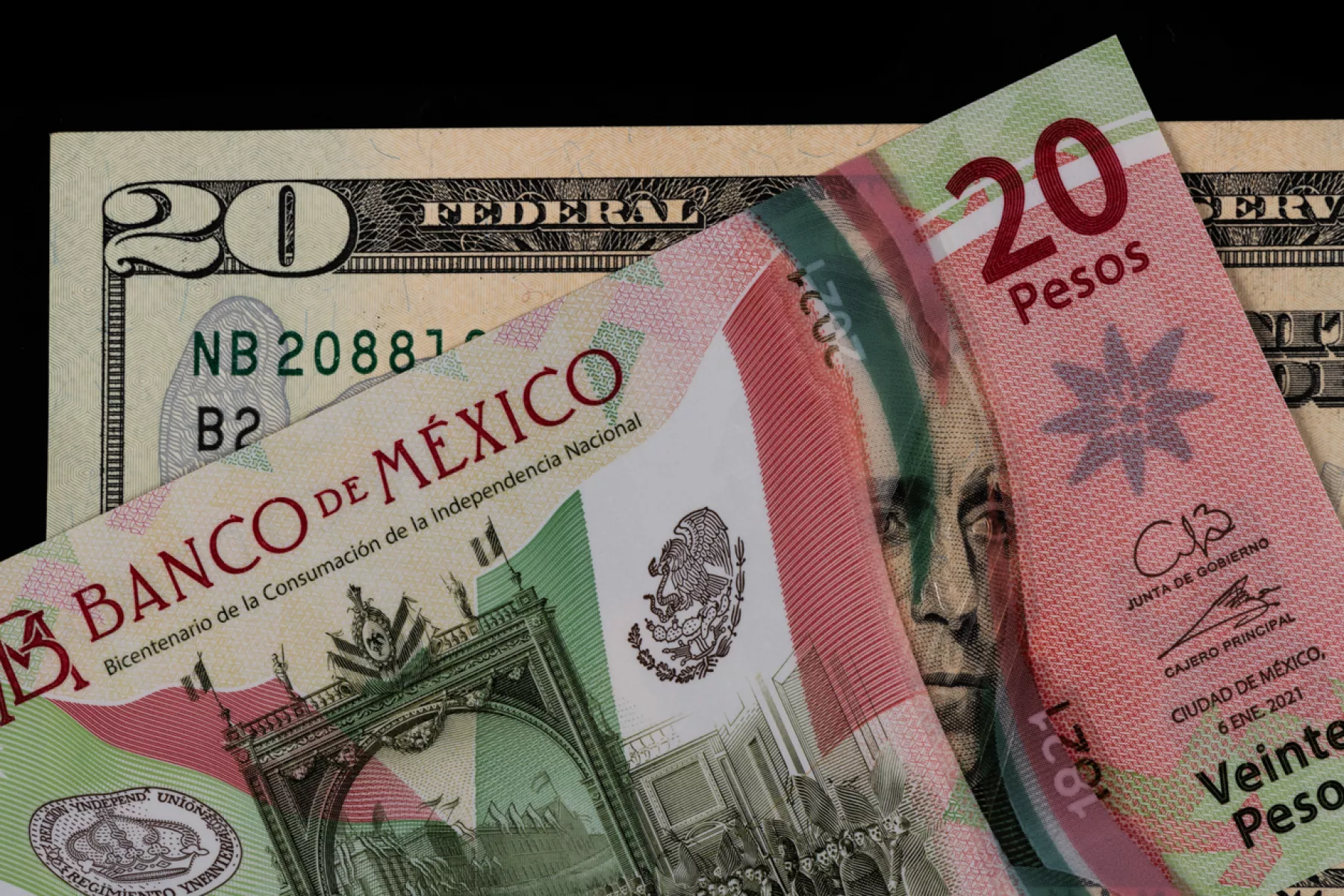 El peso retrocede frente al dólar