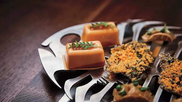 AKIN. RESTAURANTE EN TORONTO