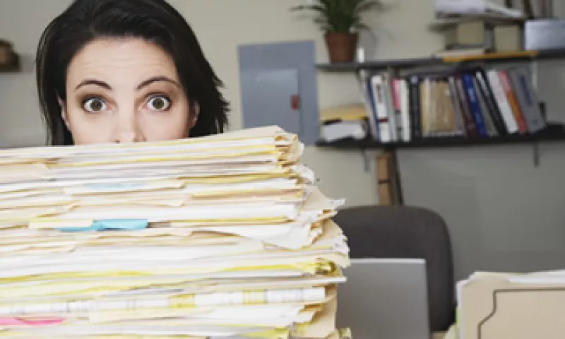 Los trabajadores necesitan aprender a organizarse y no extralimitarse con las tareas para evitar consecuencias físicas o psicológicas.  (Foto: Thinkstock)