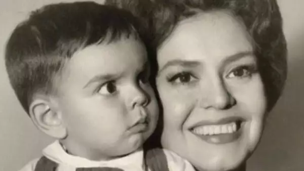 A través de sus redes sociales, el actor dedicó un sentido mensaje con hacia la actriz Silvia Derbez.