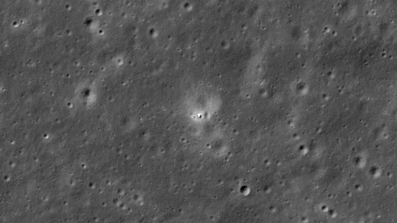 Descubren una cueva subterránea en la Luna que podría ser refugio de astronautas 
