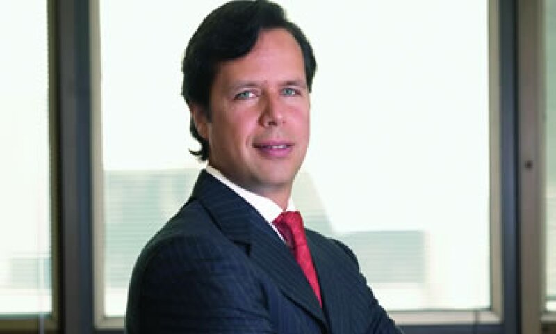 Guillermo Babatz explica que es necesario aumentar el ahorro formal y diversificar el financiamiento. (Foto: Adán Gutiérrez)
