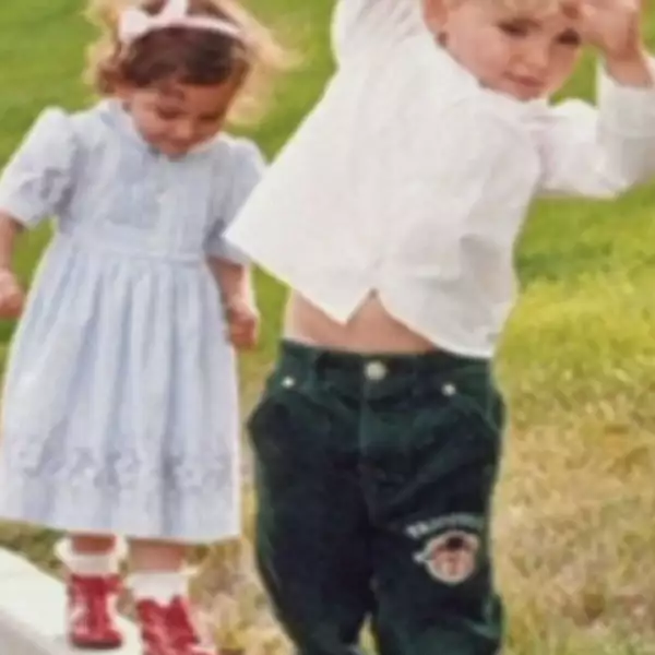 El adolescente añadió que su hermana Paris se dio cuenta de la fama de su padre en una ocasión tras ver videos de sus actuaciones y notar a sus admiradores abrumados siendo retirados en camillas.