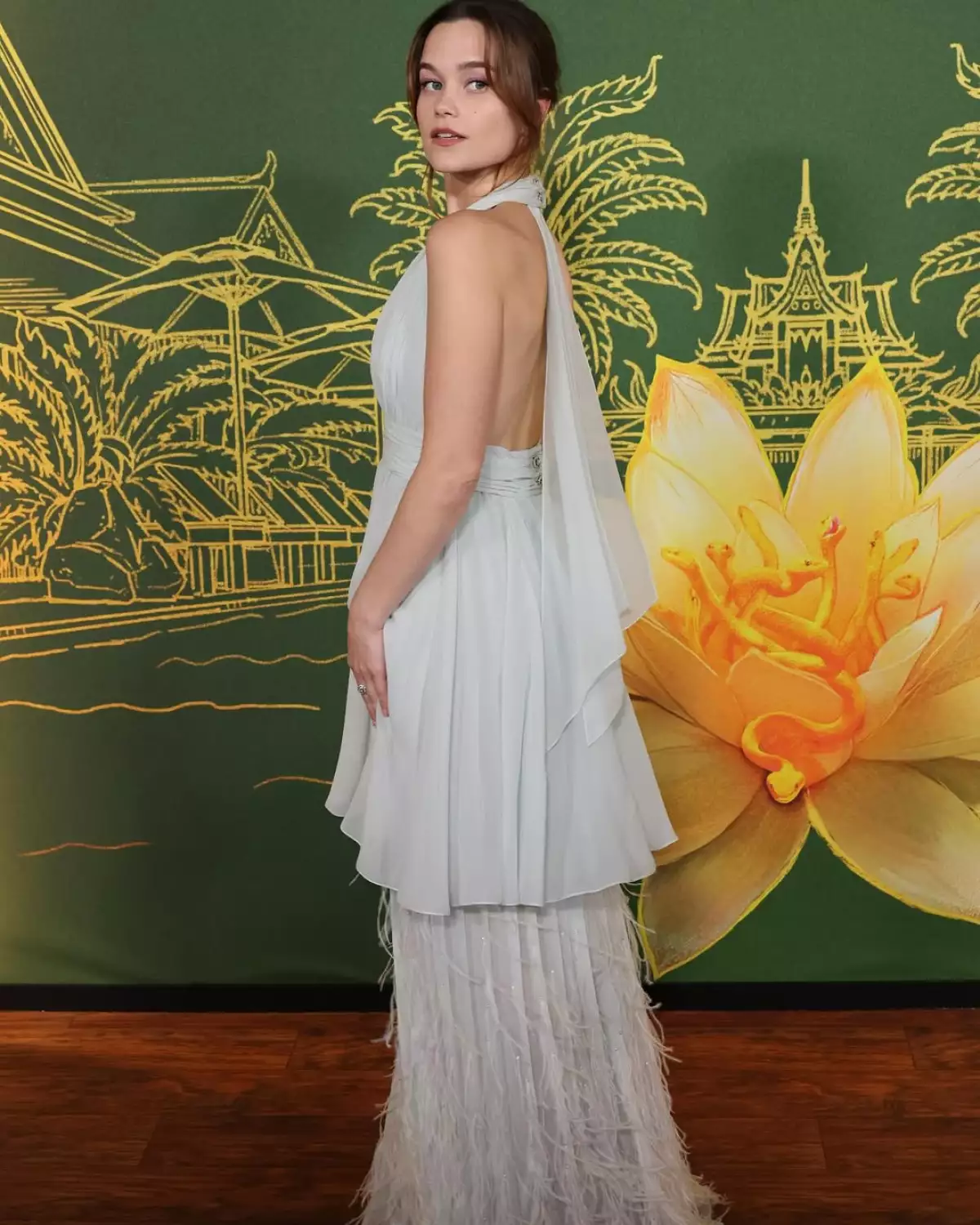 sarah-catherine-hook-the-white-lotus.jpg