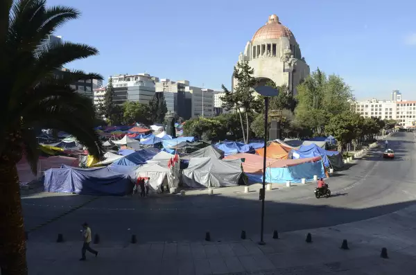El Monumento a la Revolución fue sede de un plantón de los integrantes de la CNTE.