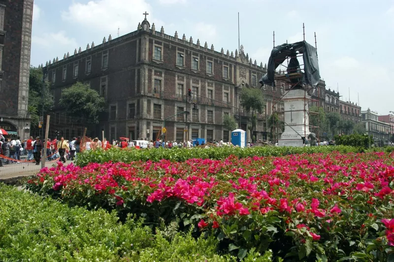 MEXDF 22JUNIO2004.-
Las obras de remodelaciòn de la calle Monte de Piedad, estan en la fase final. Seran colocadas decenas de plantas.
FOTO: Germàn Romero/CUARTOSCURO.COM