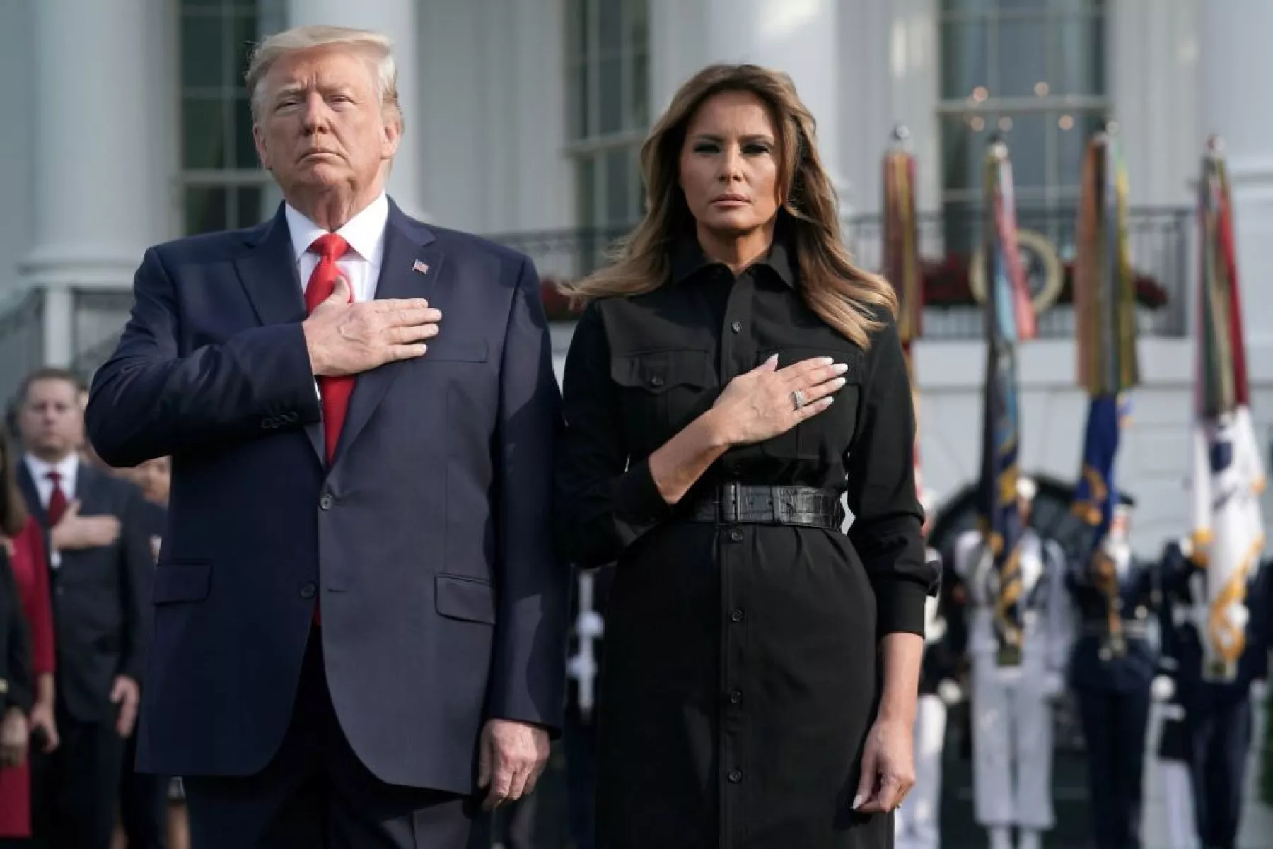 Abrigo de Melania Trump que causo revuelo 1.jpg
