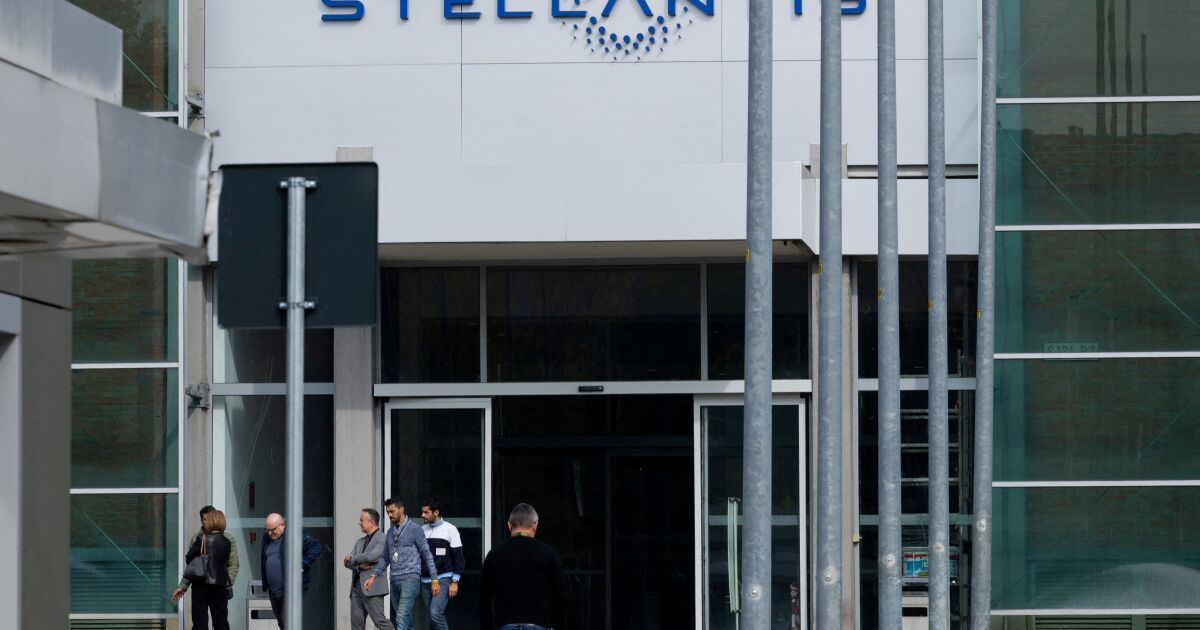 Yeni Stellantis CEO'su AB'den otomotiv sektörüne yardım etmesini istiyor