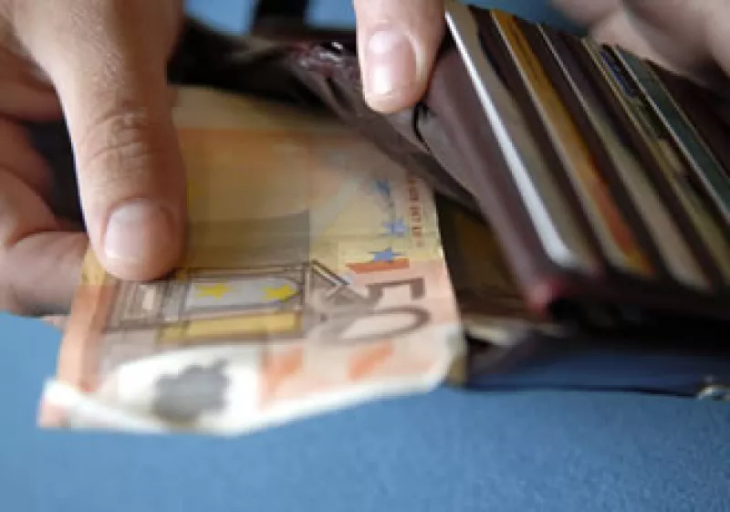 Para evitar que tu nivel adquisitivo se vea afectado ahorra y modera tu consumo.  (Foto: Photos To Go)