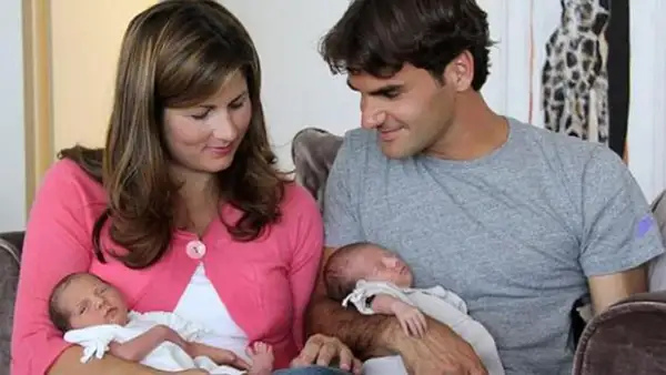 Esta es la imagen que compartió Federer cuando nacieron sus gemelas hace casi cinco años.