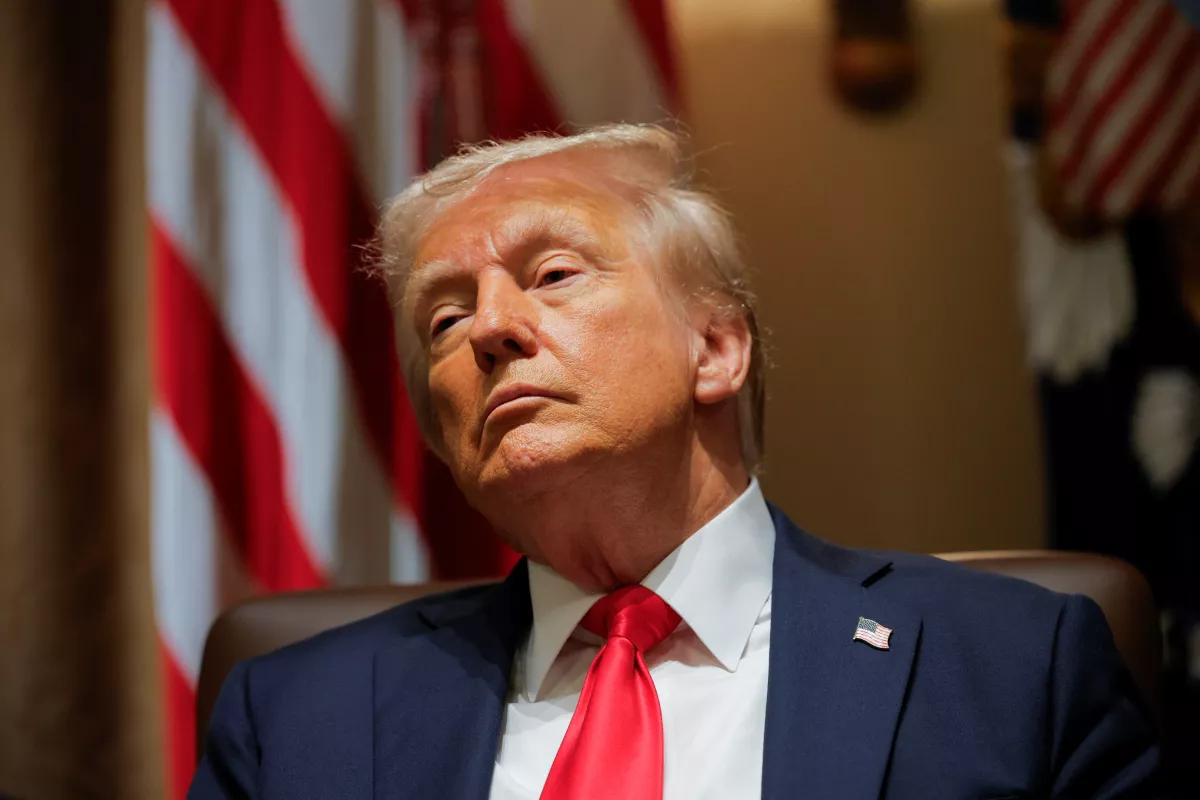 El presidente de los Estados Unidos, Donald Trump, organiza su primera reunión de gabinete con la asistencia de Elon Musk, Washington, D.C., EE. UU., 26 de febrero de 2025. (Imagen principal del artículo 'Trump anuncia arancel global de 10%; México se salva de los recíprocos')