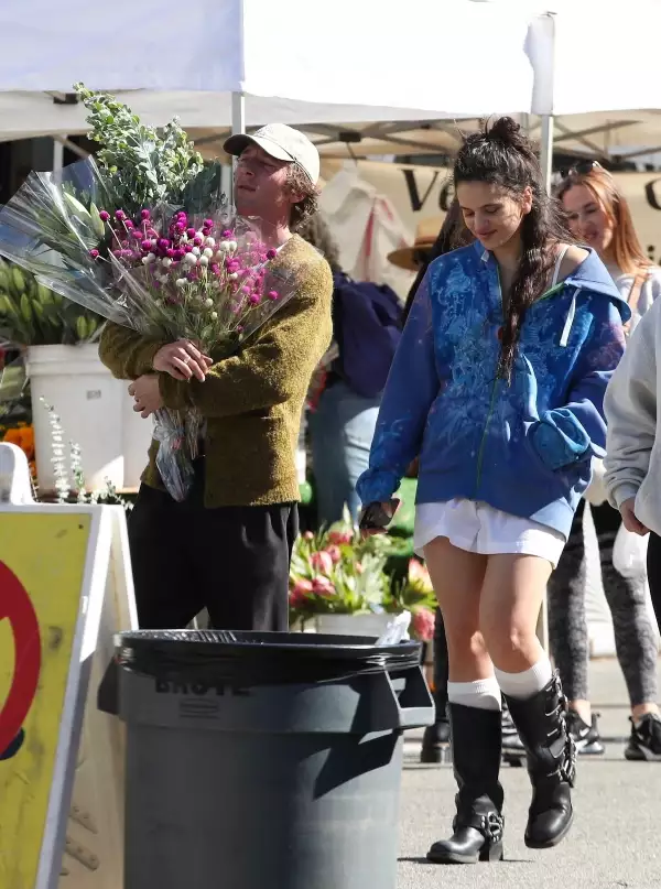 TV CONSULT PRICE - PREMIUM EXC Rosalia, Jeremy Allen White