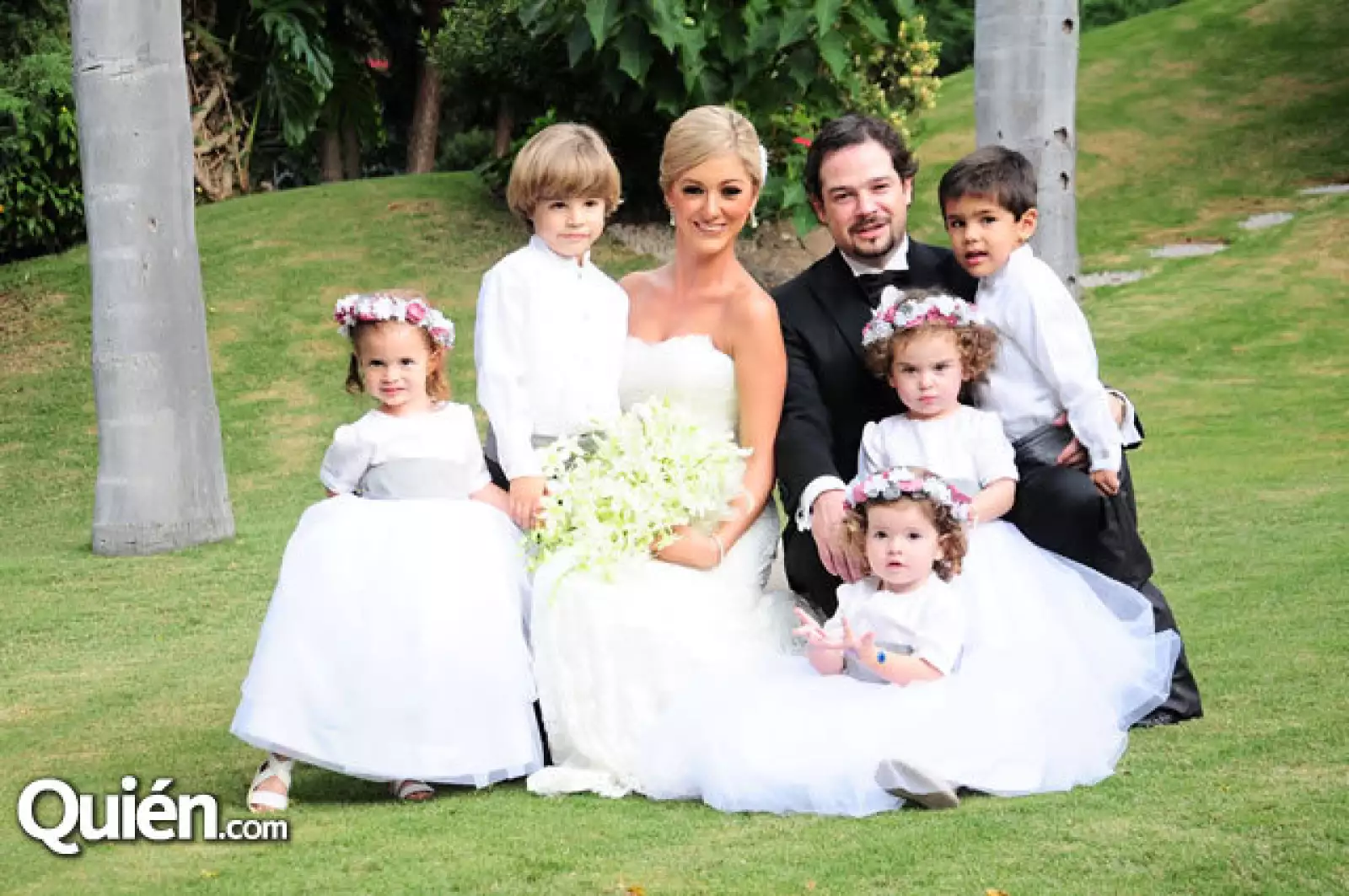 Paola Orozco y Javier Moreno con sus pajes