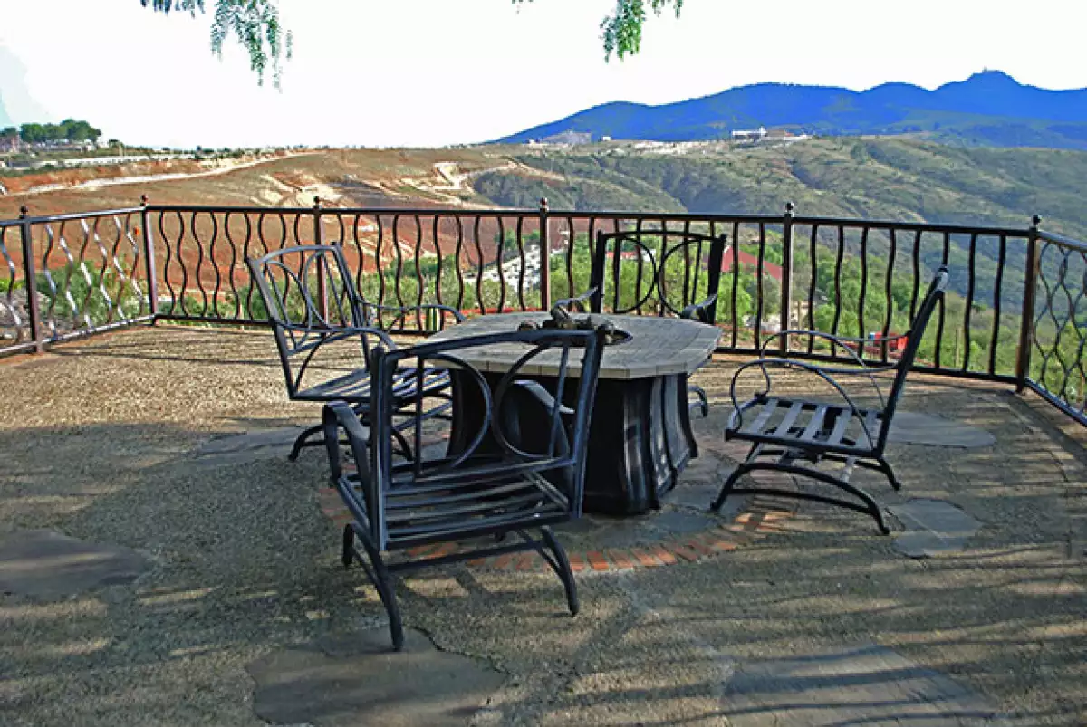 Desde el hotel boutique se puede ver todas las hectáreas que comprende el viñedo, en donde se cosecharán vinos con uvas importadas de Francia.