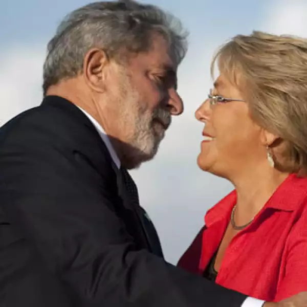 La presidenta chilena, Michelle Bachelet, recibió el lunes al mandatario de Brasil, Lula da Silva, quien manifestó su respaldo a su homóloga
