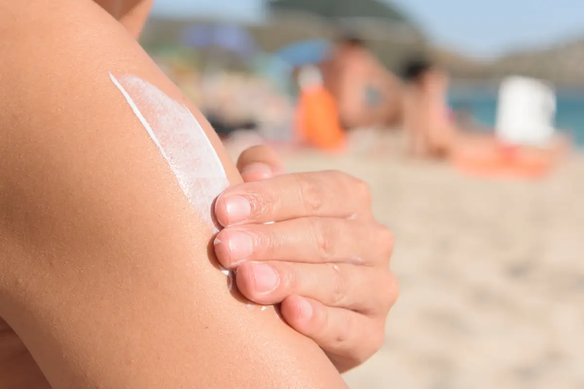 Tips de expertos para proteger tu piel del sol durante estas vacaciones 