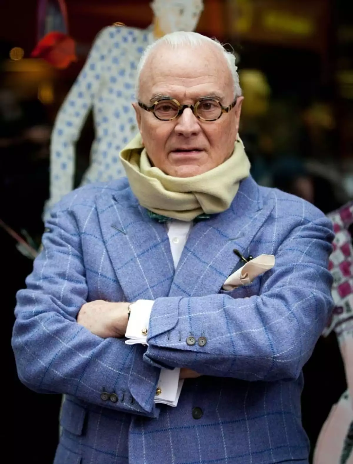 Según constató un testigo, el diseñador español acudió a una tienda de Nueva York para comparar sus modelos con los de Christian Louboutin, los cuales vio con desprecio.
