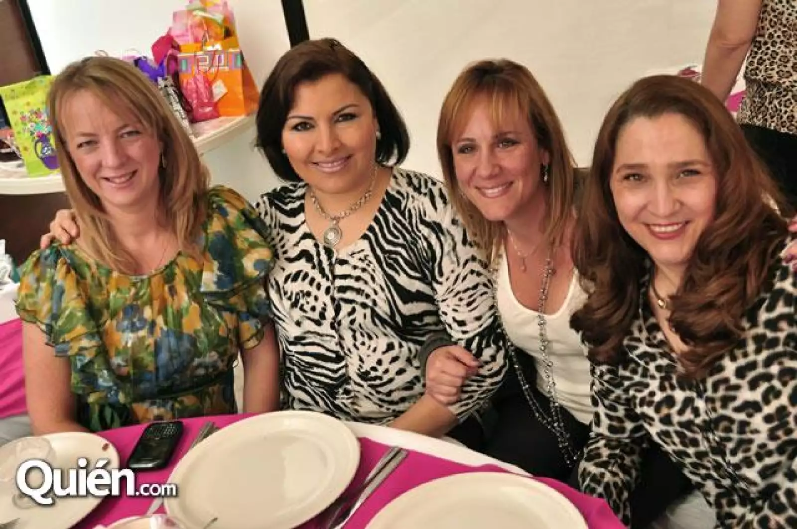 Cleide de Bianchezi,Soraya de González,Cristina de Ferrara y Alejndra Llaguno de Mattei