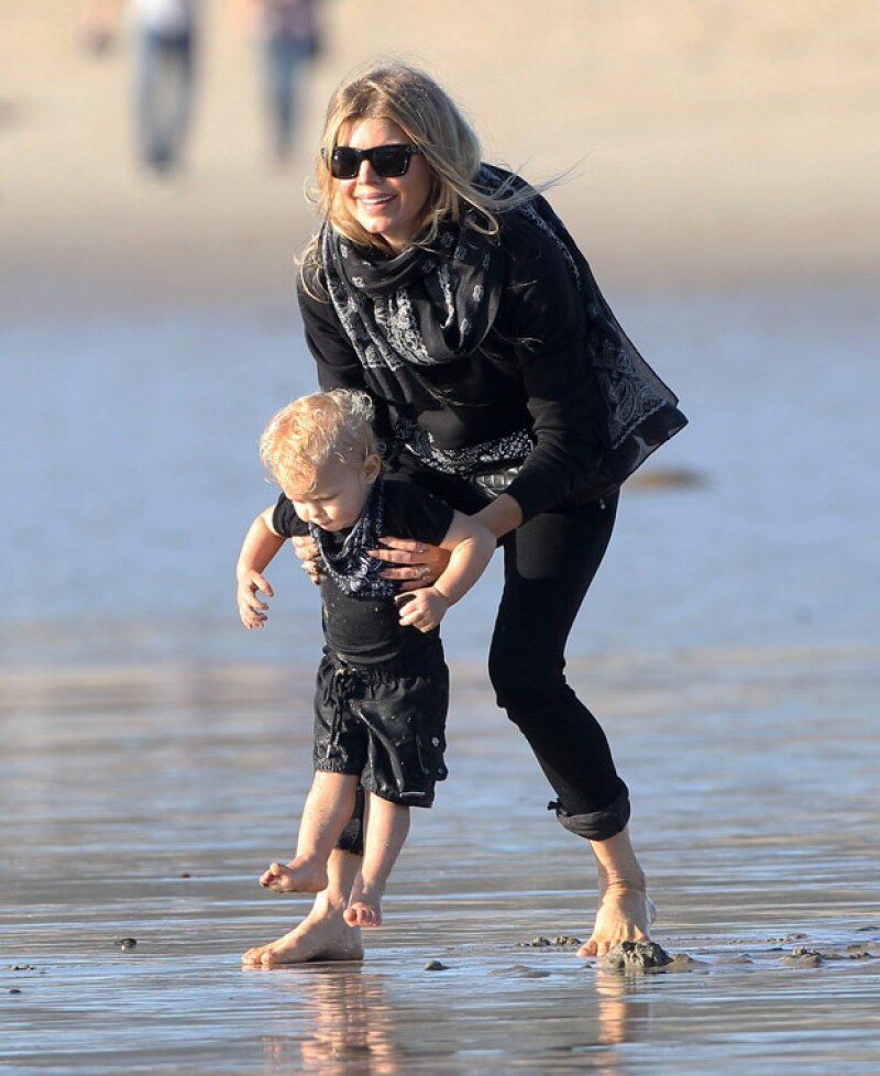 Fergie pasó muy buenos momentos jugando con su hijo Axl.