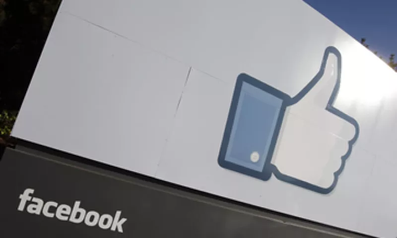 Facebook realiza pruebas de codificación a los solicitantes de empleo, además evalúa cómo solucionan los problemas técnicos. (Foto: Archivo)