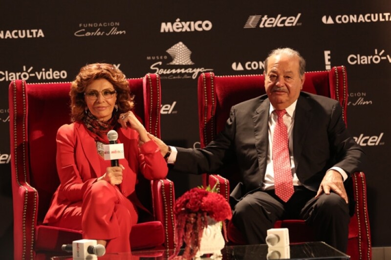 Sophia Loren fue recibida por Carlos Slim en las instalaciones del museo Soumaya.