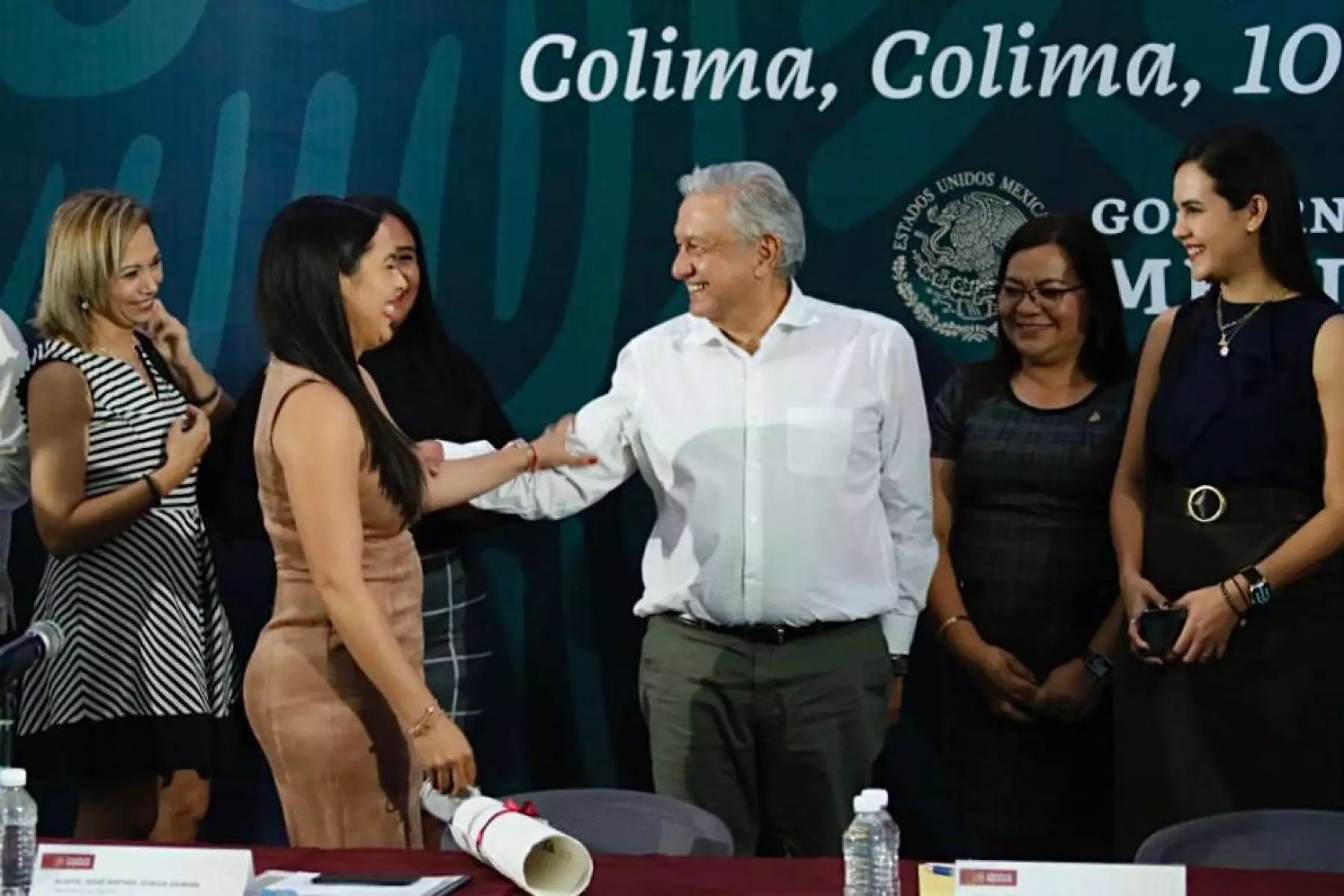 AMLO ofrece a Colima apoyo para reforzar seguridad y reestructurar deuda
