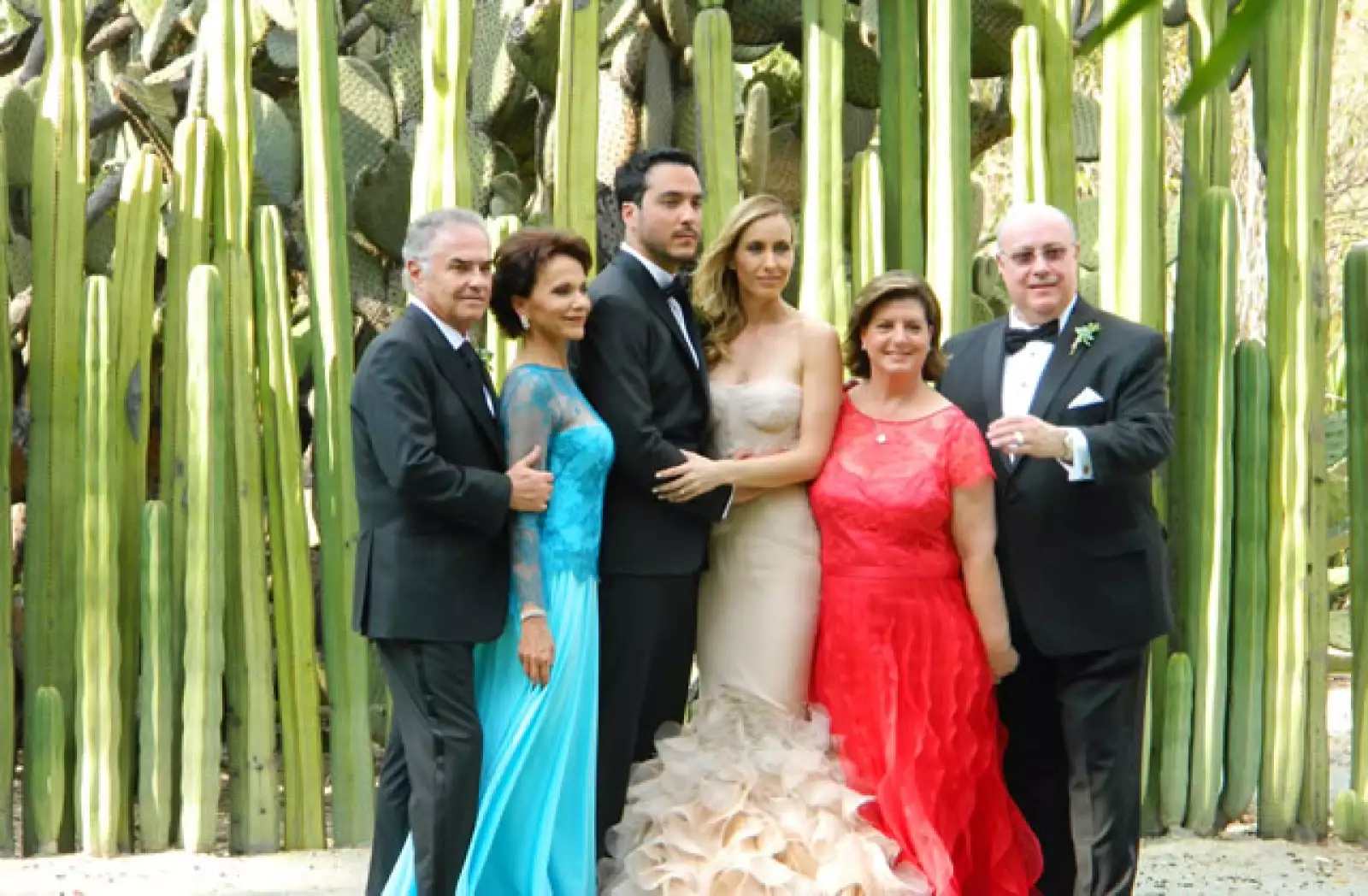 Los novios con sus papás.